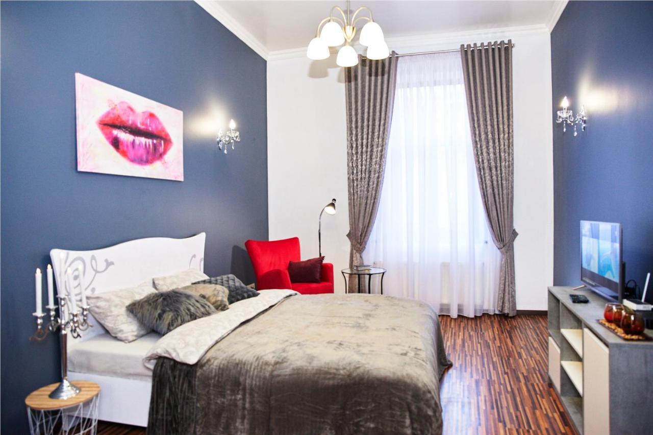 Designer Apartment In The Center Lviv Exterior photo