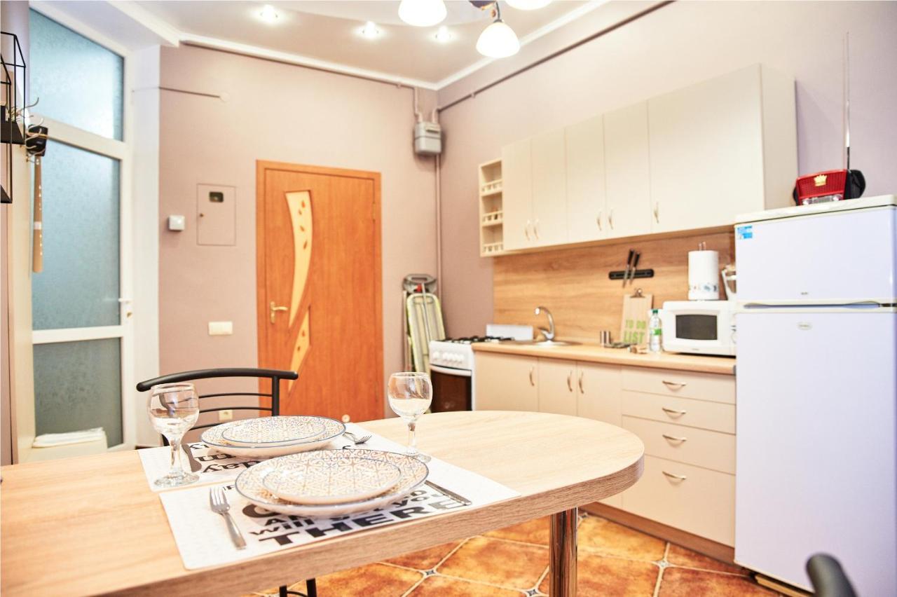 Designer Apartment In The Center Lviv Exterior photo